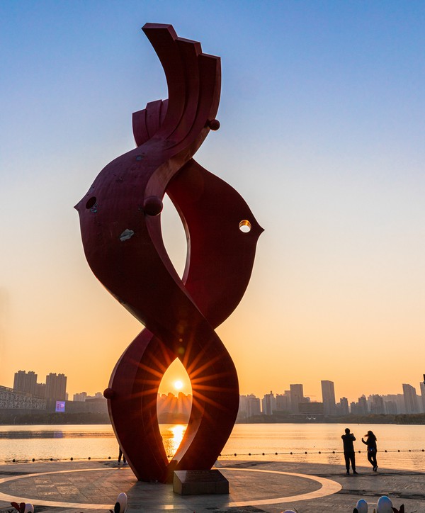 《夕阳红伴鱼水情》余建平.jpg