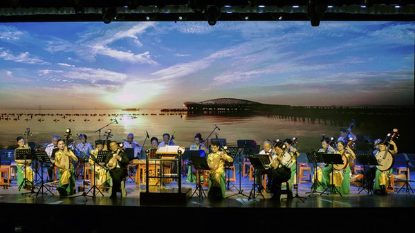 5.弹拨乐合奏《太湖泛舟》.jpg