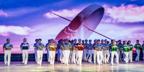 48新时代向未来-健身舞2班.jpg
