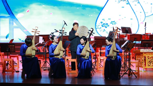 6琵琶齐奏《送我一枝玫瑰花》.jpg