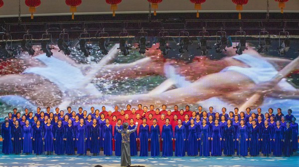2-2大合唱《众人划桨开大船》.jpg