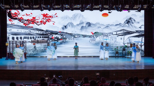 12.陆汝君 《在清水河畔听雨》.jpg
