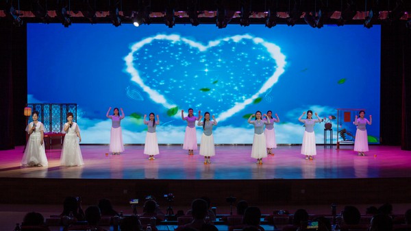15.陆汝君《感恩的心》.jpg