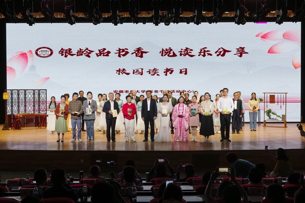 管贤海 赠书3.jpg