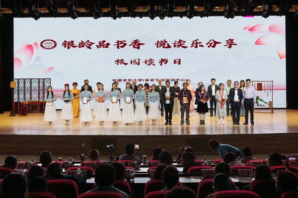 管贤海赠书2.jpg