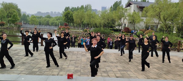 健身舞.jpg