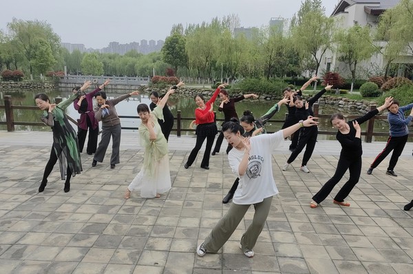 民族舞.jpg