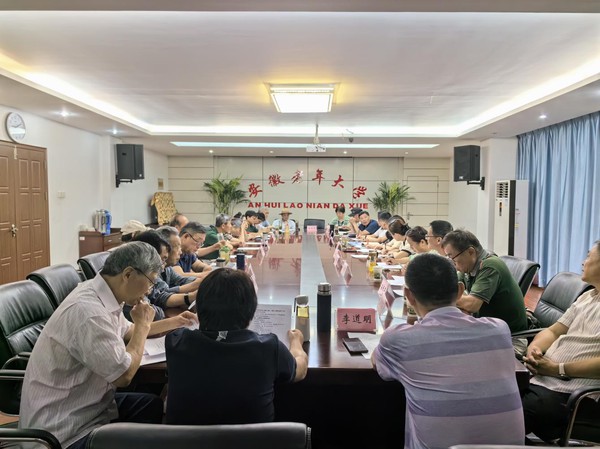 校诗词、书画和摄影学会会议召开.png