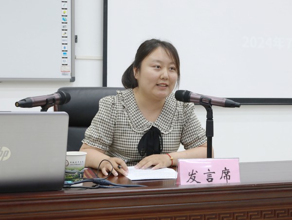 胡雪莹.jpg