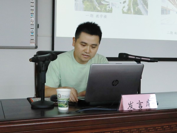 王玮.jpg