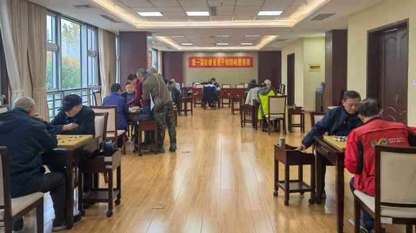 我校举办首届老干部围棋邀请赛2-副本.jpg