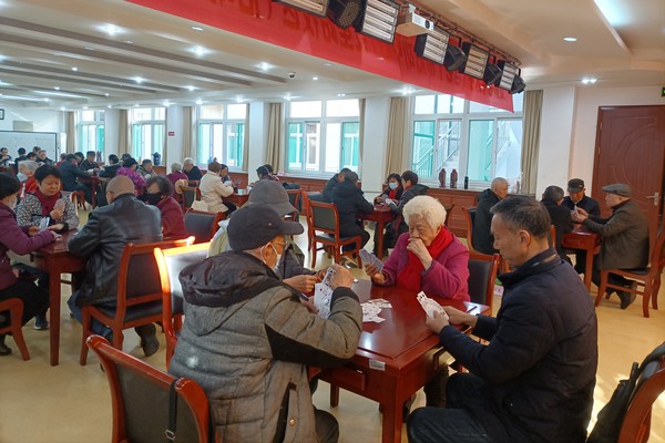 红星路校区举行扑克牌（掼蛋）比赛_副本.jpg