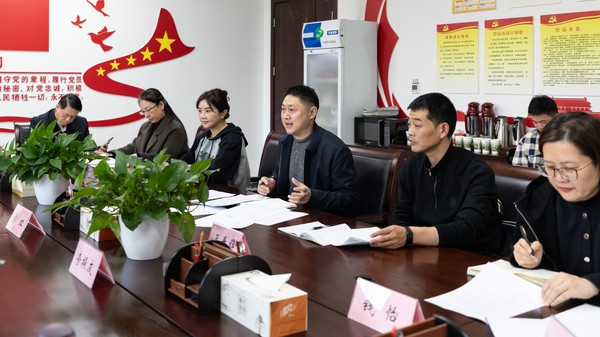 学委会召开春季学期工作部署会  管贤海.jpg
