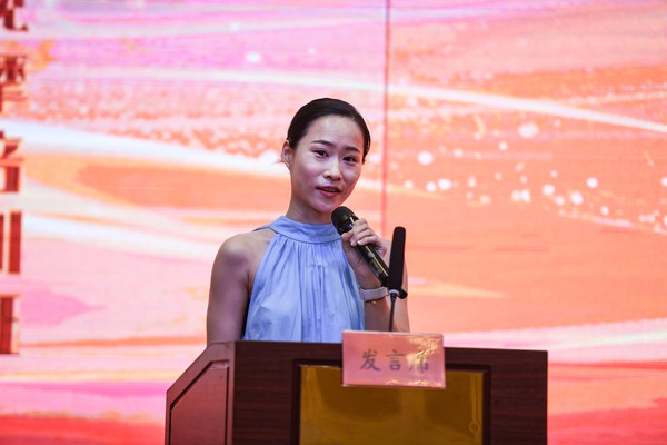 安徽老年大学教师许冬妮交流发言.JPG