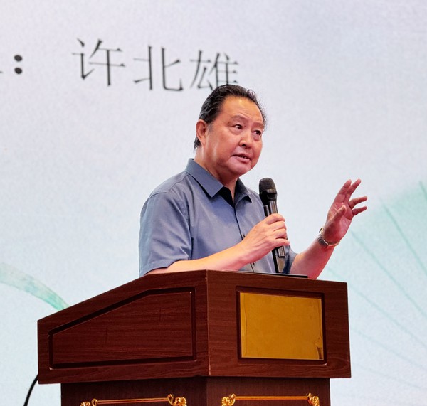 现场示范课：安徽老年大学朗诵教师许北雄.jpg