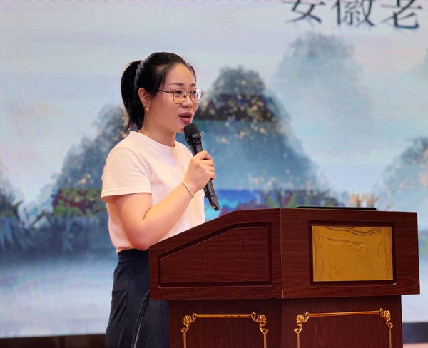 现场说课：安徽老年大学古筝教师杨芮薪.jpg