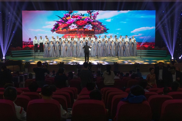 11、安徽中医药大学 《在灿烂阳光下》.jpg