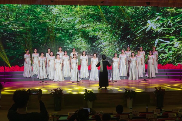 19、省立医院 《清晨我们踏上小道》.jpg