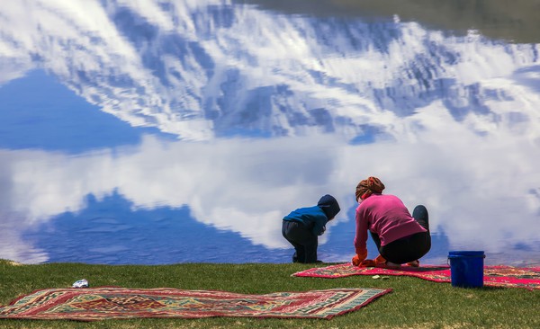 陆汝君《雪域之下的温馨 》.jpg