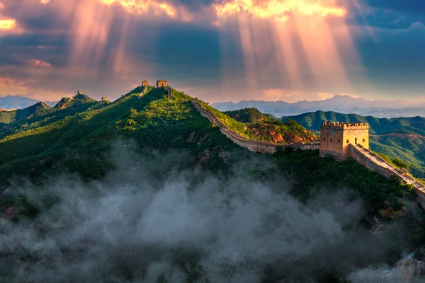 王玉宝《云岭金辉 长城贯梦》.jpg