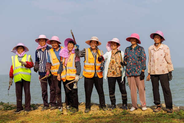 郑大鹏《水清岸绿的守护者 》.jpg