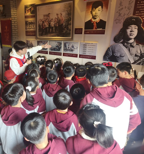 《榜样》3  张兵   芜湖路校区  歌咏四班  17764459056.jpg