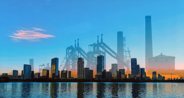 《铸迹新程》蒋丹青  芜湖路校区  周二摄影创作班18956691676   图中两张图片分别摄于合肥天 湖（2024年7月28日）和合肥老钢铁厂遗址（2025年4月24日）.jpg