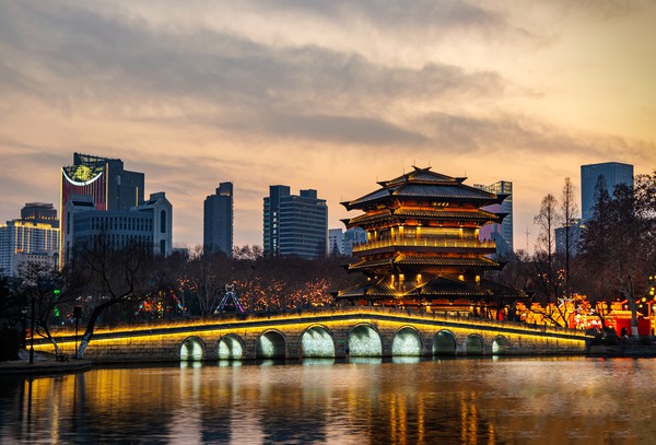 《津阁灯韵》 温泉 六安路校区周一数码摄影班 18956038965.jpg