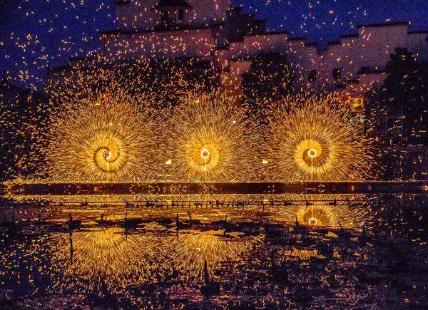 《火树银花》张建民.jpg