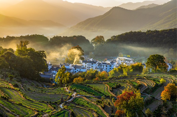 《山村晨曦》李清.jpg