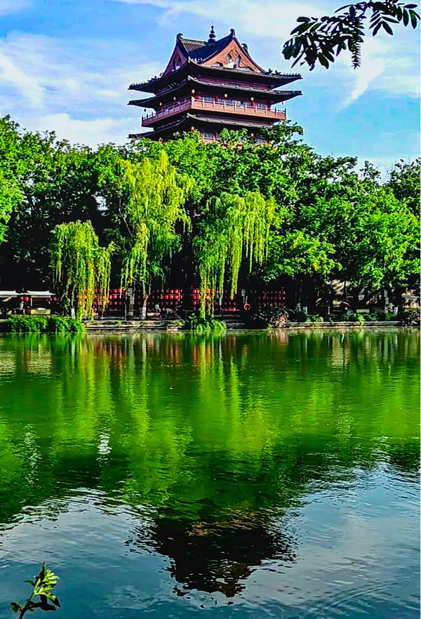 《巍峨清风阁 》张建华.jpg