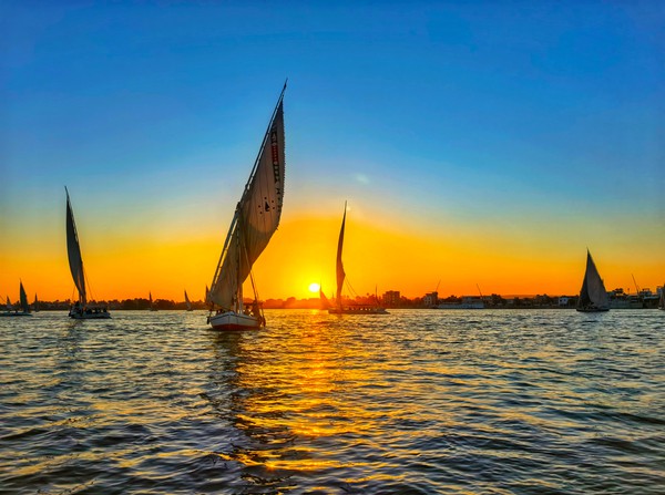 《夕照尼罗 帆逐流光》卢跃.jpg