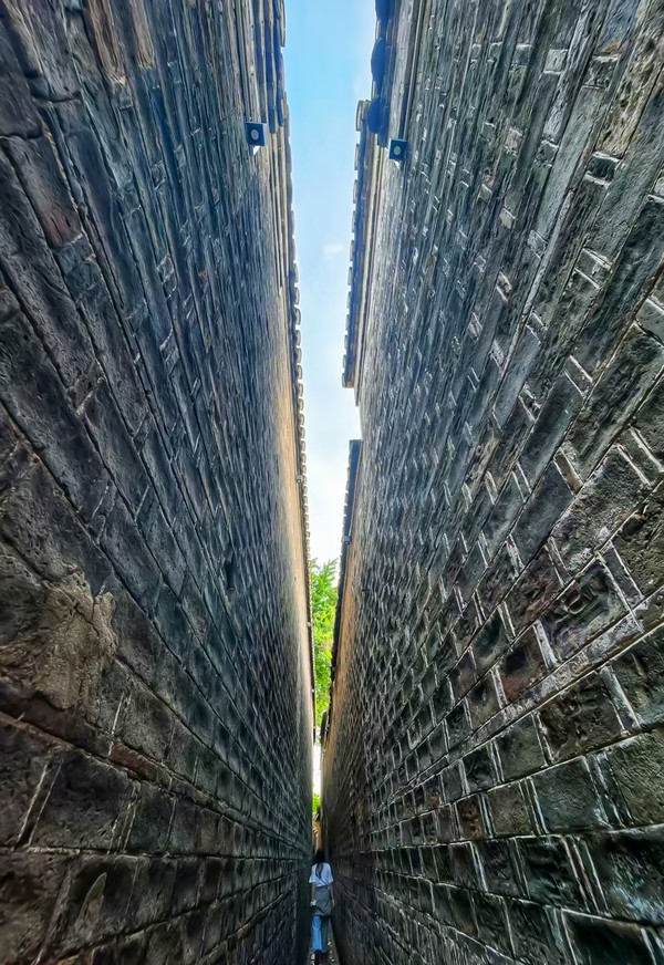 《一人巷》葛胜霞.jpg