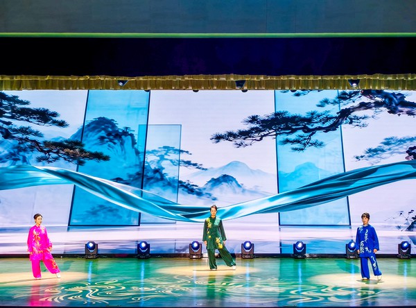 07-八段锦《锦绣》.jpg