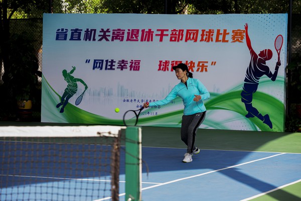 《球的快乐》张恭逊.jpg